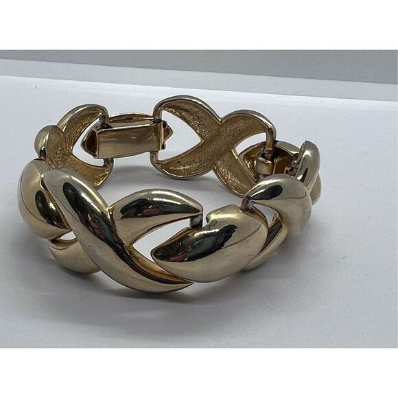 X’s & O’s Gold Tone Metal Link Bracelet Vintage Jewelry Piece - Picture 2 of 9